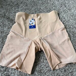 NWT Honeylove Superpower Mid-Waist Shorts - Sand